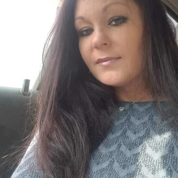 Meet your Posher, Christina - Picture 2 of 5